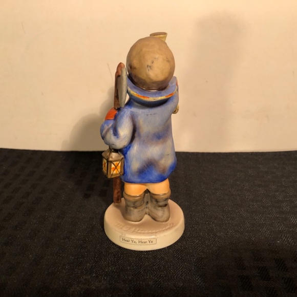 Vintage Hummel #15/0 “Hear Ye, Hear Ye” 5 1/8” tall - Picture 5 of 11